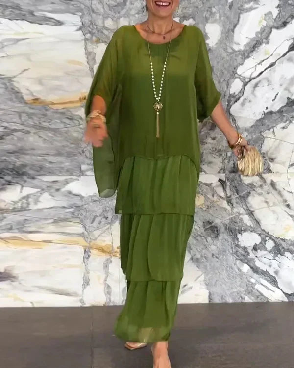 Vestido feminino chique para ocasião especial. Modelo fluido e elegante, ideal para celebrações de verão com estilo.