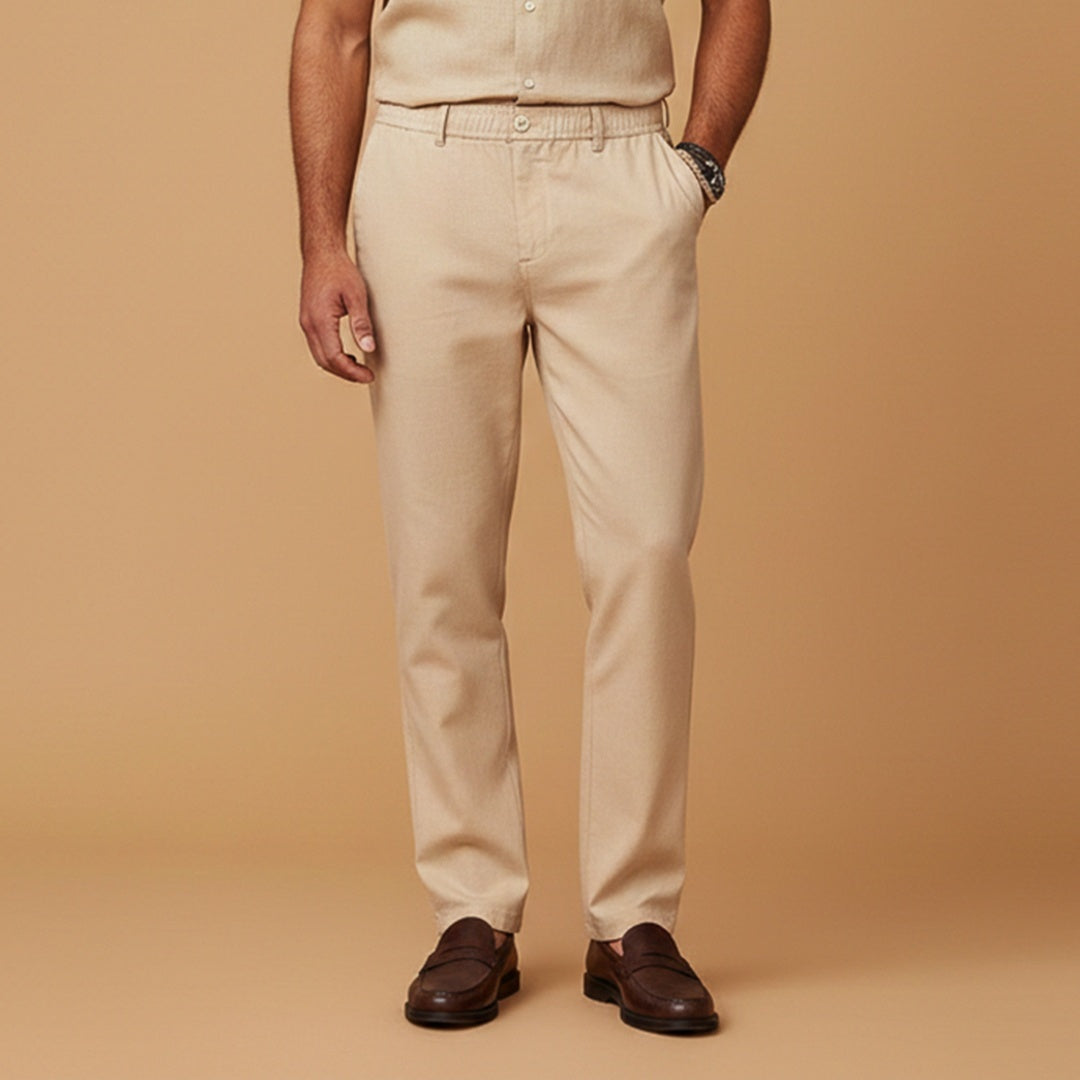 Calças masculinas de estilo casual, com corte relaxado e cintura elástica, ideais para homem que busca conforto e moda.