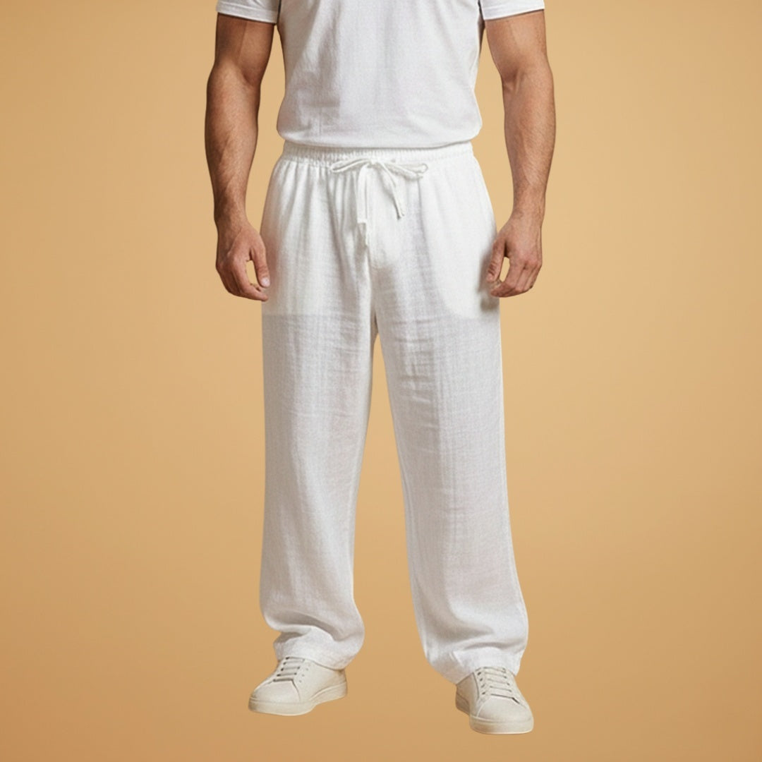Modelo usando calças de linho masculinas, perna larga, cintura elástica. Ideal para look casual de verão.