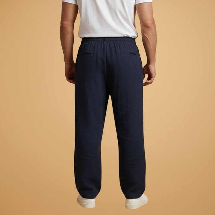 Confortáveis calças de linho masculinas, perna larga, cintura elástica. Perfeitas para dias quentes de verão.