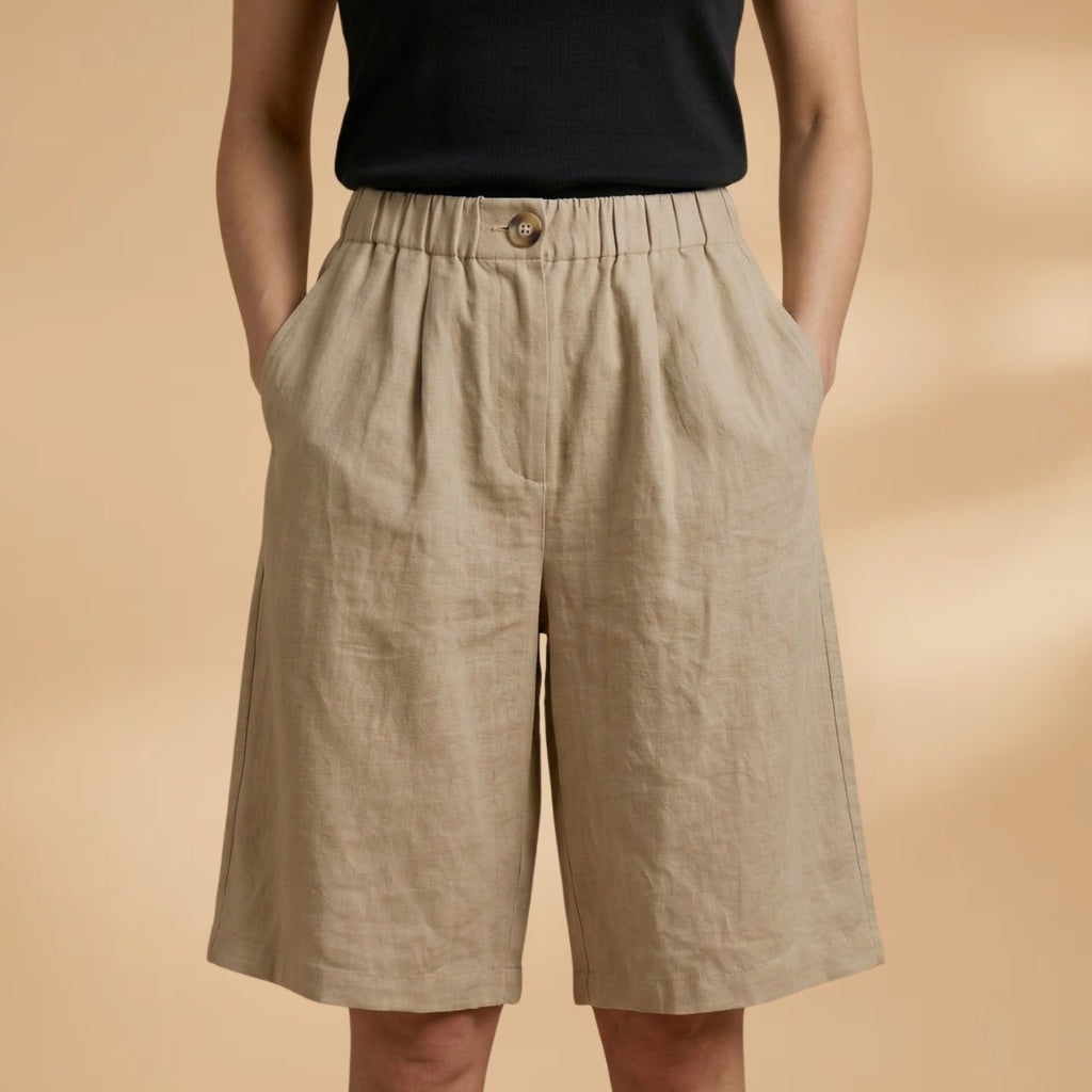 Moda mulher: Bermuda midi de cintura elástica, ideal para conforto e um look casual chique.
