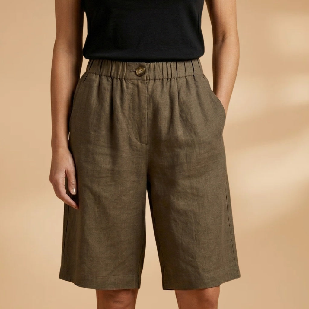 Moda verão: Bermuda feminina versátil com cintura elástica, para um look casual e relaxado.