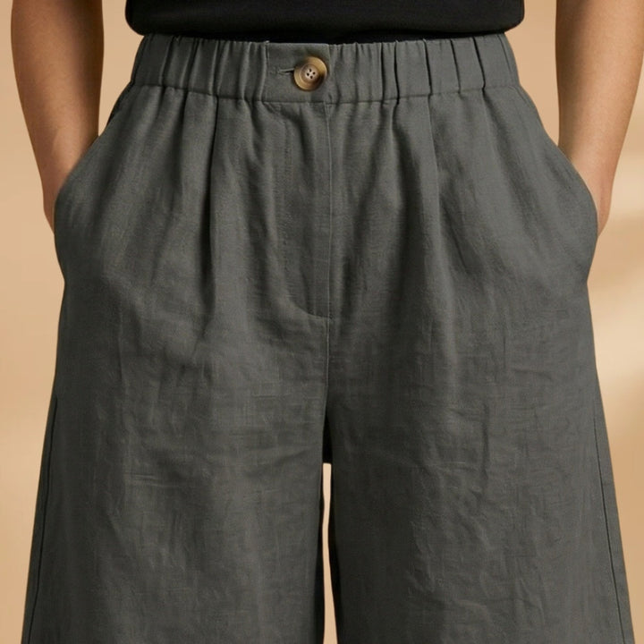 Calções femininos casuais, estilo bermuda, com cintura elástica para um ajuste perfeito e conforto.