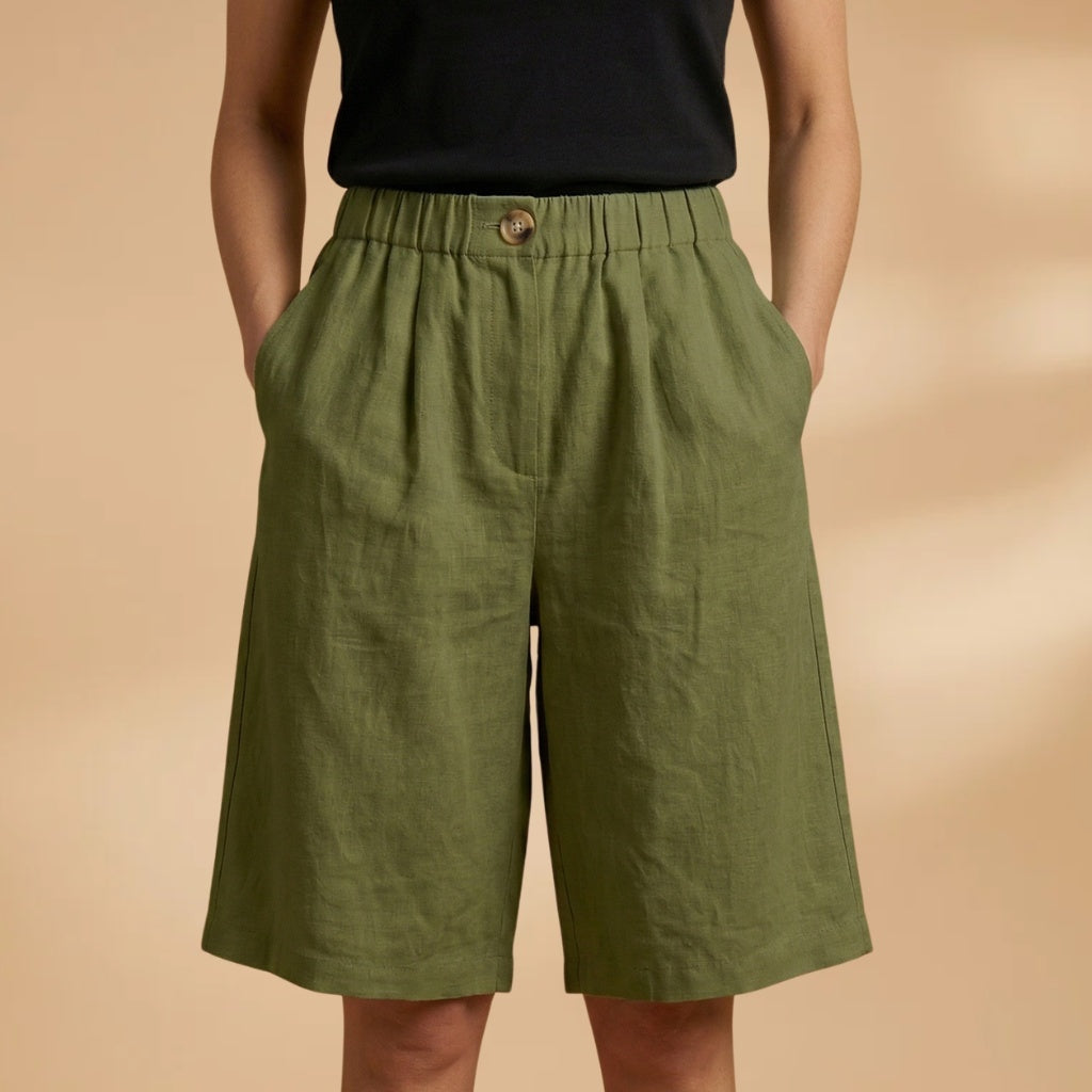 Moda verão: Bermuda feminina com cintura elástica, confortável e com caimento midi ideal.