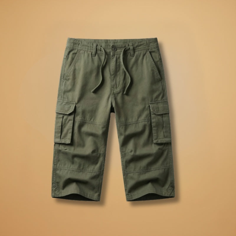 Calções cargo homem cinzentos com bolsos laterais, ideais para verão casual. Confortáveis e práticos.