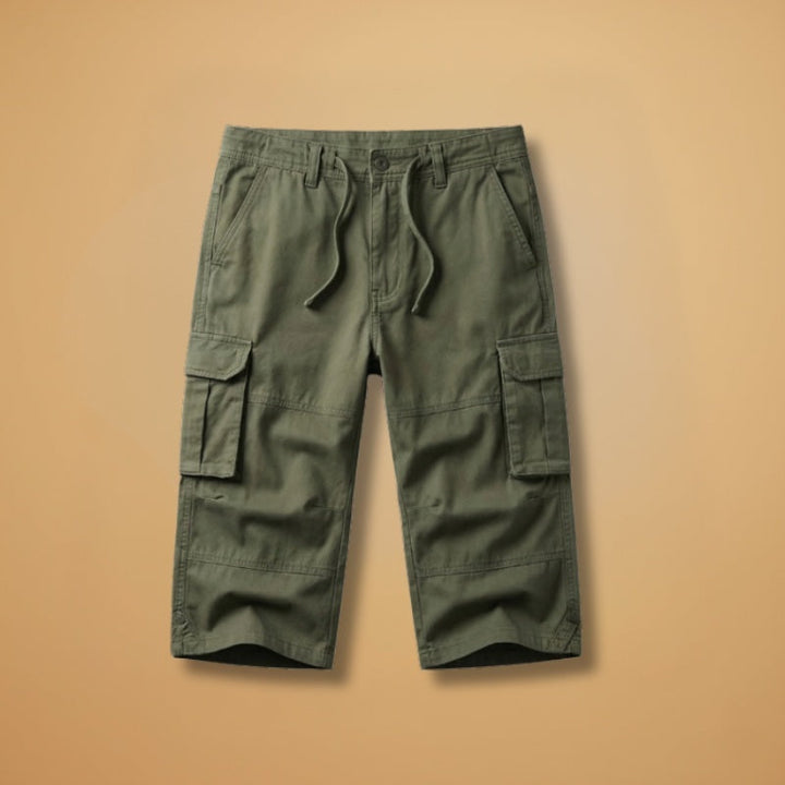 Calções cargo homem cinzentos com bolsos laterais, ideais para verão casual. Confortáveis e práticos.