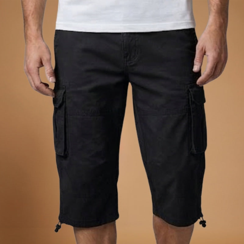 Calções cargo homem midi, com design prático e bolsos utilitários. Roupa masculina essencial para o verão casual.