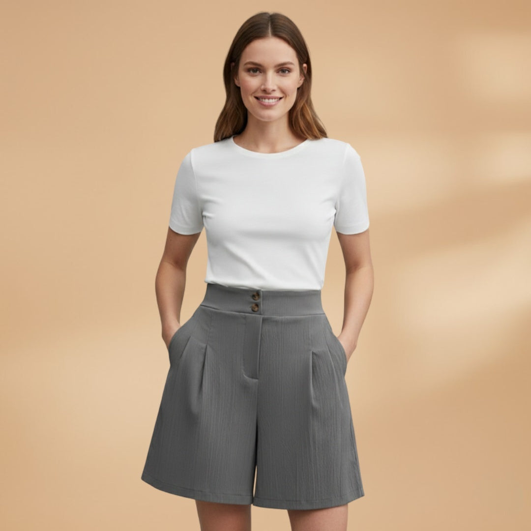 Calções femininos de cintura alta com botões, estilo elegante para um look casual ou formal de verão.