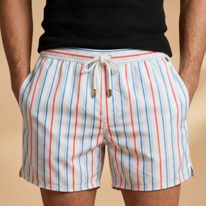 Desfrute do verão com calções de banho masculinos listrados. Roupa de praia ajustável e confortável para piscina.