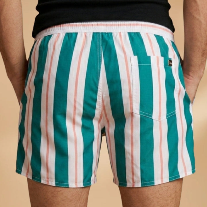 Calções de banho masculinos listrados, ajustáveis para a praia. Confortáveis para piscina e verão.