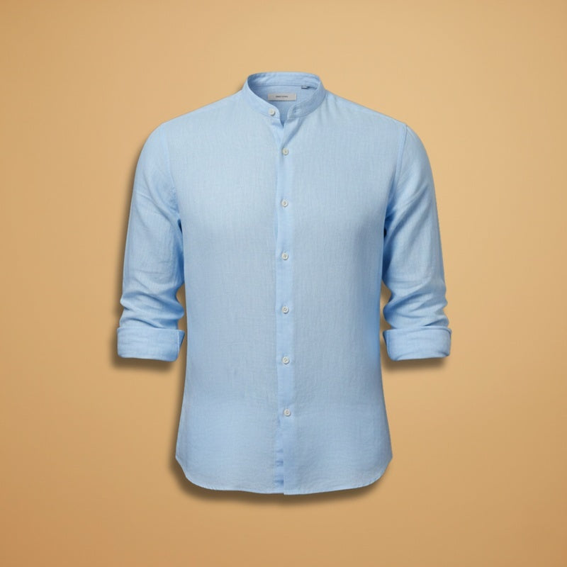 Camisa masculina de linho branca com gola mao e manga comprida, estilo casual e versátil.