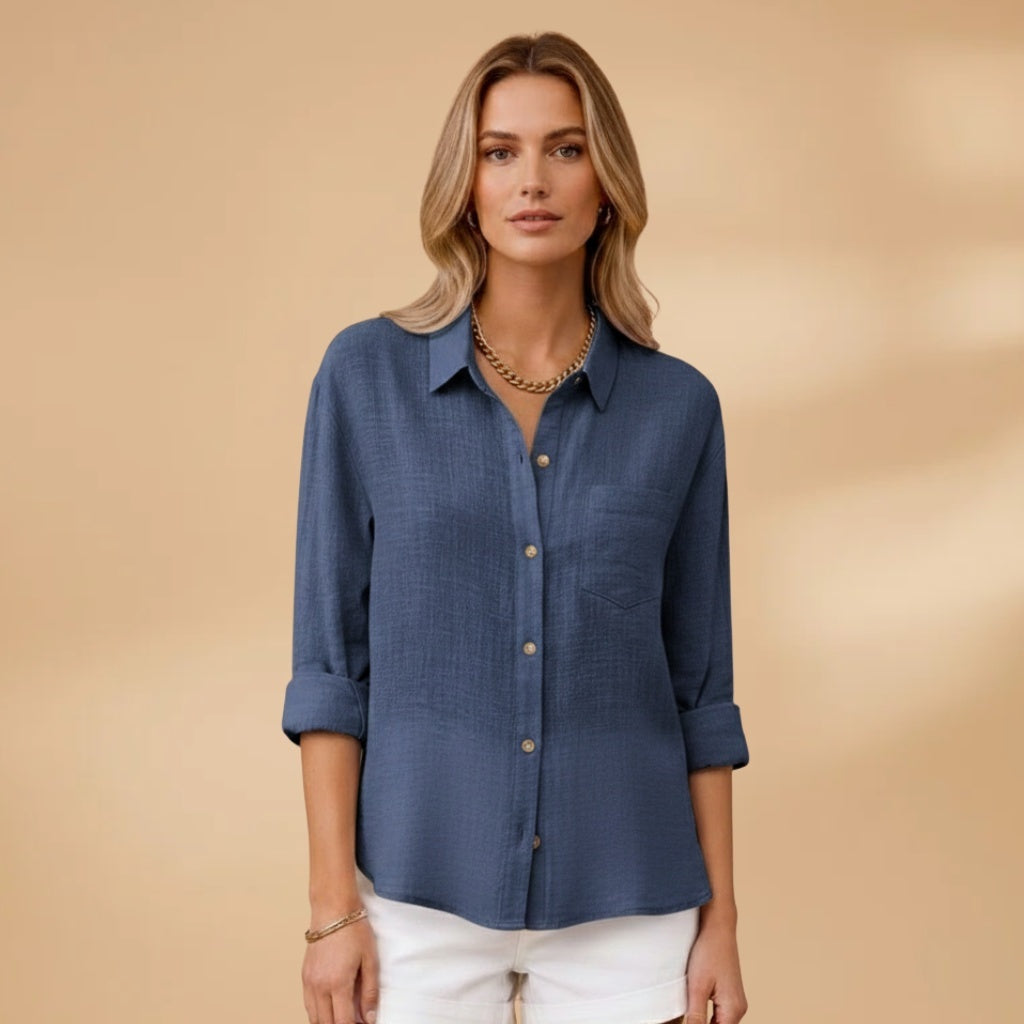 Moda feminina: camisa de linho manga comprida com botões, peça chave para um guarda-roupa de primavera/verão.