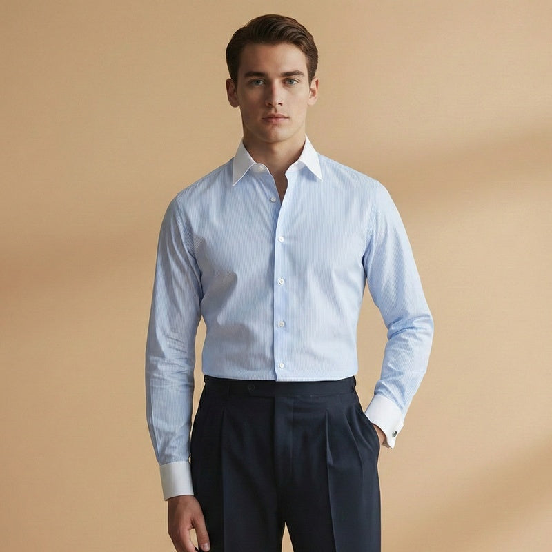 Camisa social masculina listrada, com colarinho contrastante, perfeita para escritório e ocasiões formais.