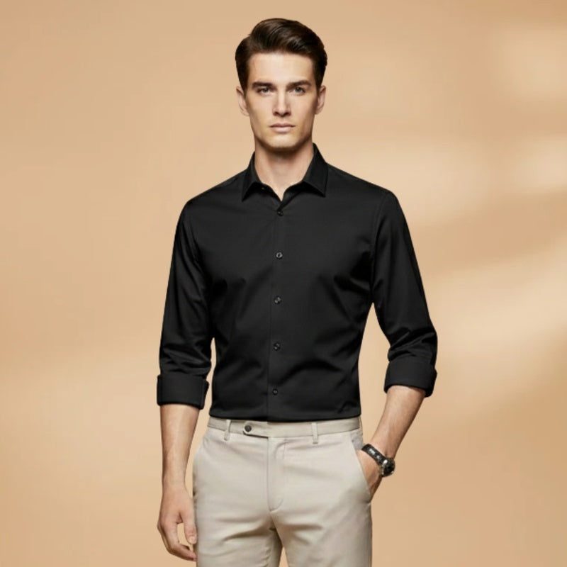 Camisa social masculina slim fit, garantindo ajuste perfeito e estilo profissional com colarinho clássico.