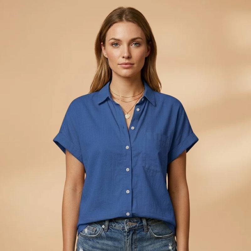 Camisa feminina casual chique, manga curta e bolso, ótima para o dia a dia e verão.