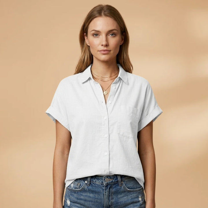 Moda feminina: camisa de manga curta com bolso, perfeita para o dia a dia casual.