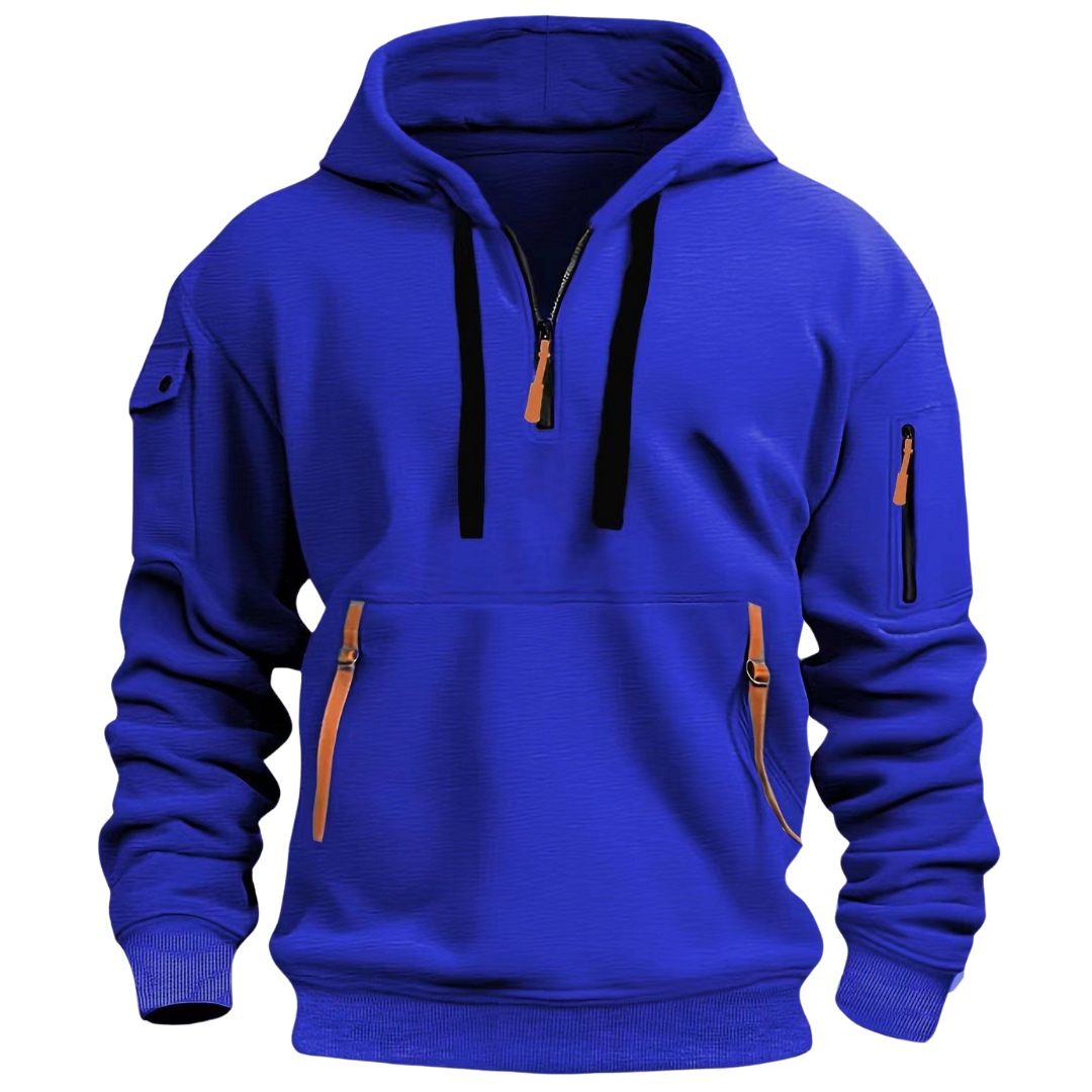 Homem vestindo hoodie com capuz e bolsos com zíper, mostrando o ajuste e o estilo moderno da peça.