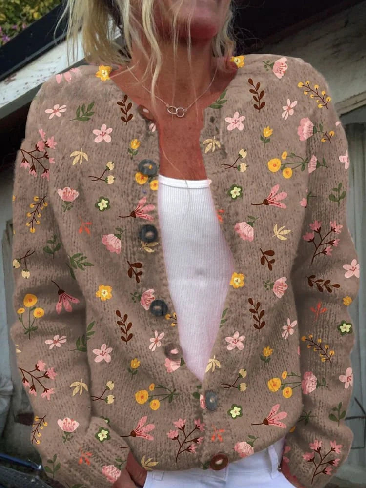 Cardigã feminino com estampa floral, botões e manga comprida. Ideal para adicionar conforto e estilo ao seu visual.