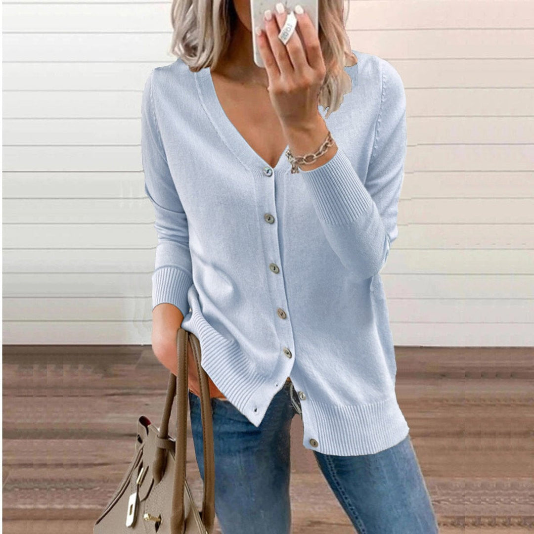 Cardigan de malha elegante com decote V e botões. Perfeito para looks casuais e sofisticados.