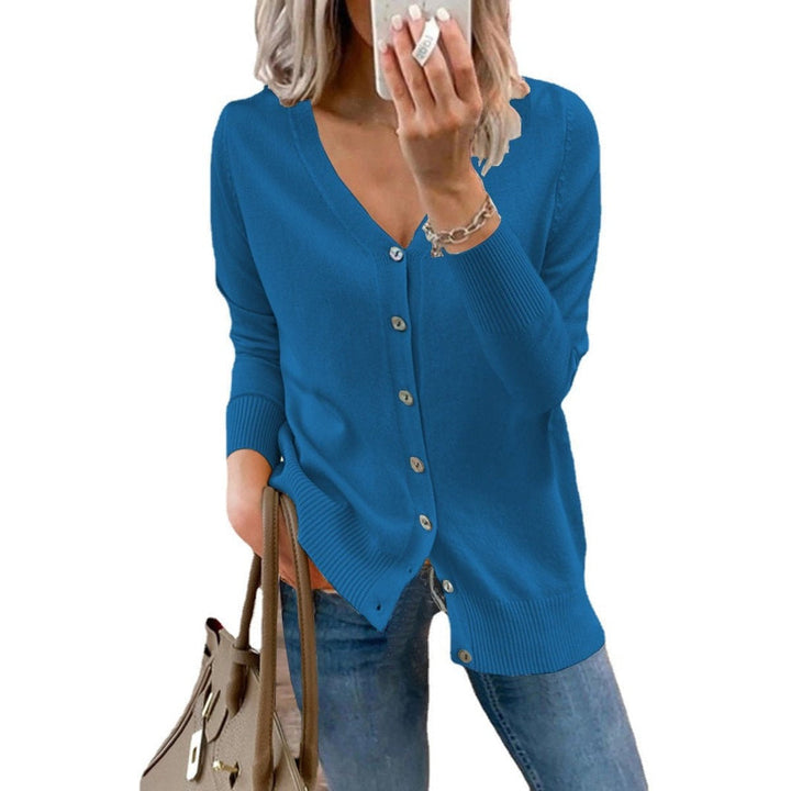 Cardigan feminino de malha, decote V, botões. Confortável, elegante, manga longa. Para clima ameno.