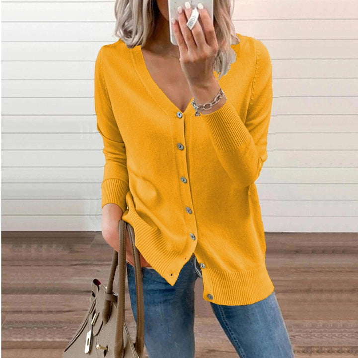 Cardigan feminino com decote em V e botões, manga comprida. Ideal para looks de outono.