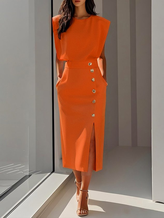 Verão: vestido midi Aina feminino, decote redondo, fenda, elegância e frescor em uma peça.