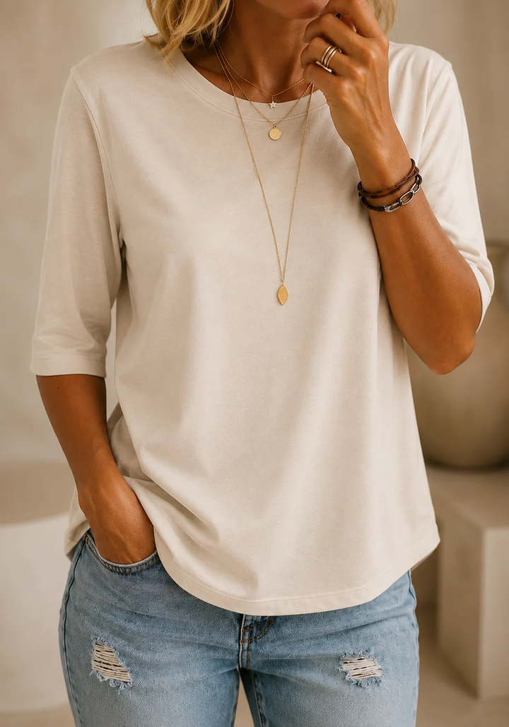 Camiseta feminina confortável de meia manga, essencial para um guarda-roupa casual de verão e outono.