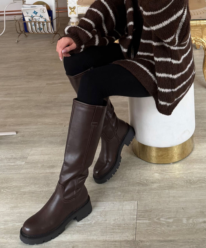 Calçado feminino marrom confortável, ideal para o outono/inverno.
