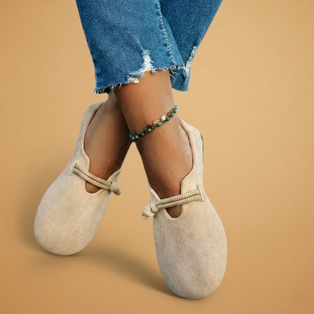 Sapatilhas pretas ortopédicas Cláudia de mulher, estilo casual e minimalista, perfeitas para o calçado diário.