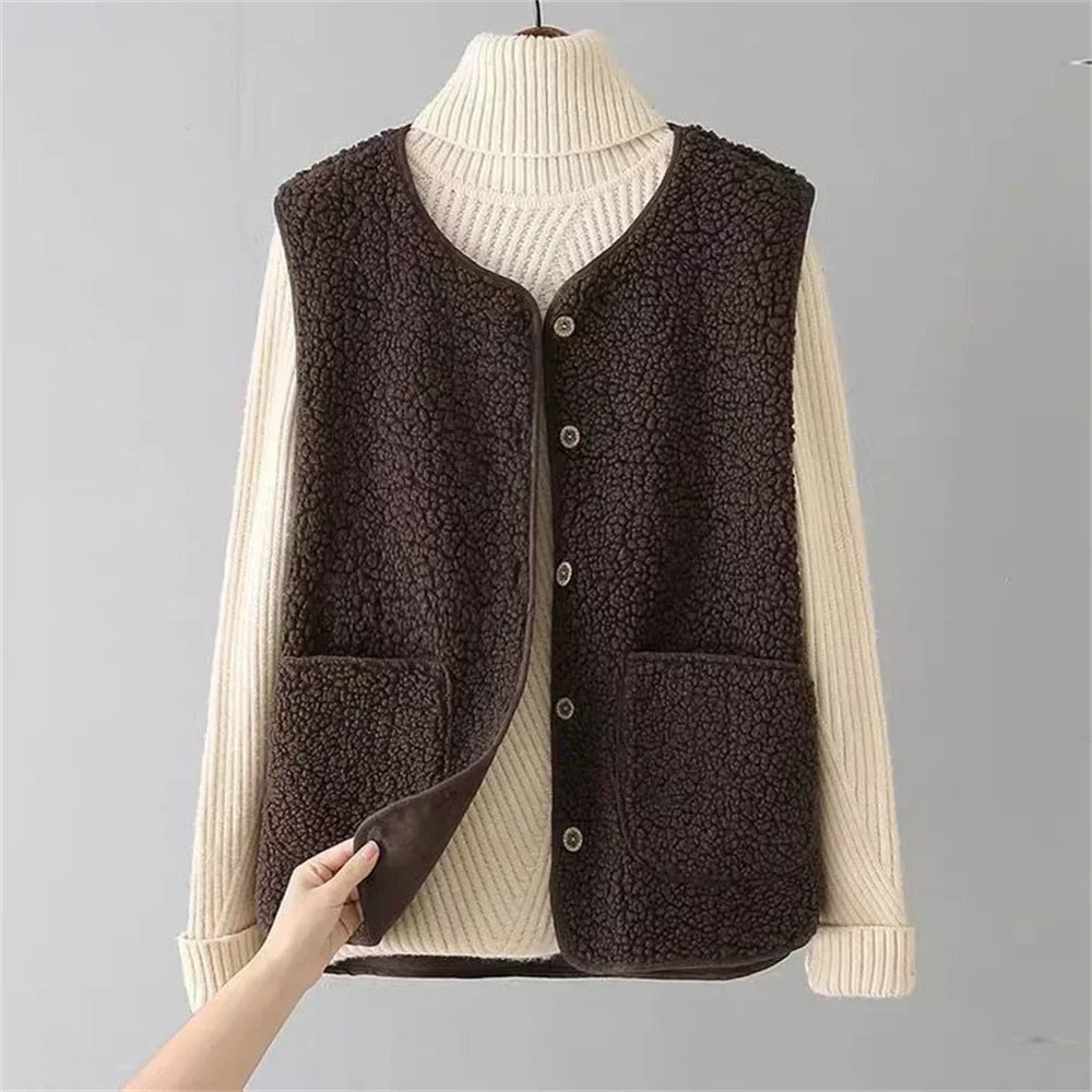 Colete aconchegante de borreguinho para mulher, decote V, com botões, perfeito para o inverno.