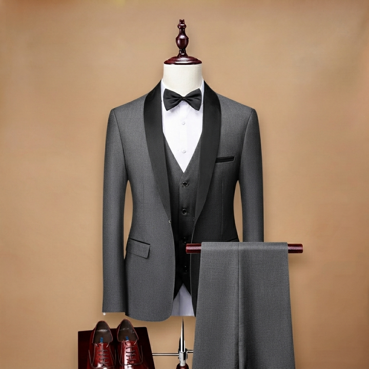 Fato de homem completo de 3 peças com colete, para um visual clássico e sofisticado. Ideal para eventos formais.