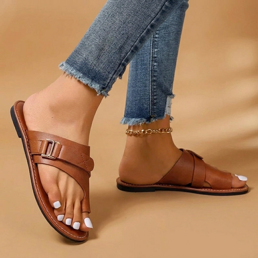 Sandálias rasas femininas Cristina, ideais para a praia e verão. Tiras cruzadas e conforto garantido para mulher.