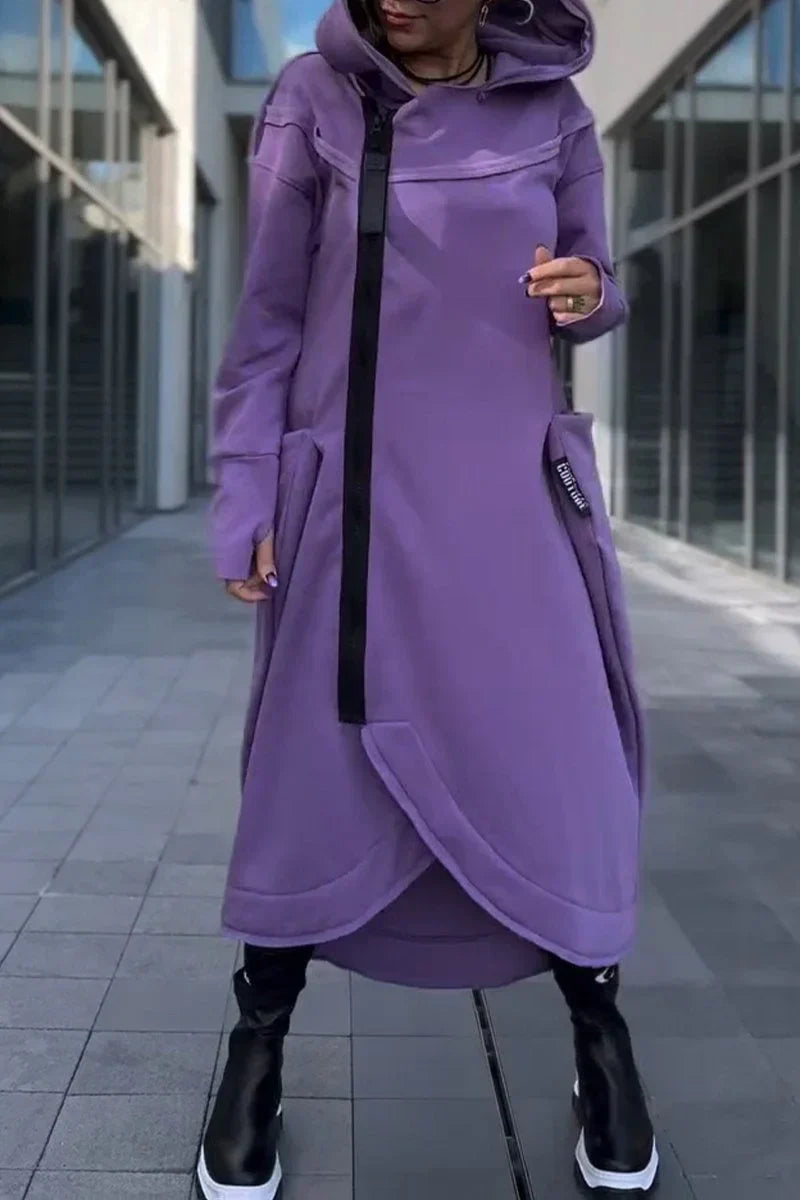 Jaqueta moletom feminina longa com zíper, capuz ajustável, perfeita para um look moderno e confortável.