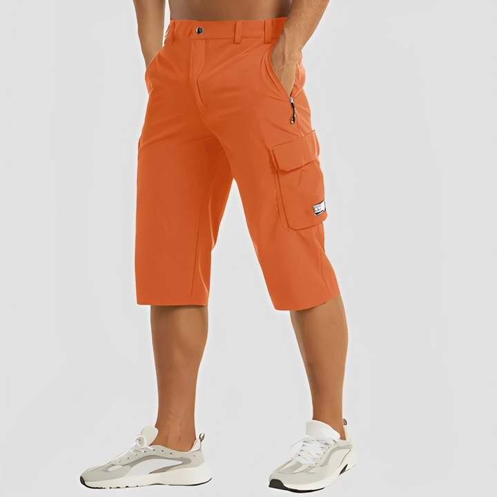 Bermuda masculina descontraída para o verão, oferecendo máximo conforto e um visual estiloso casual.
