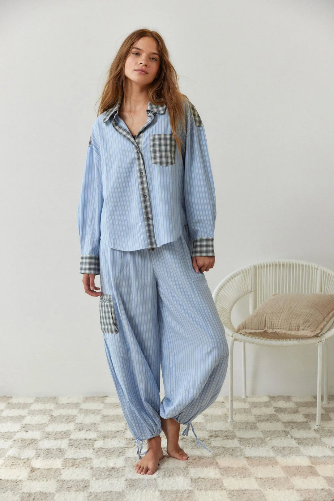 Conjunto de pijama feminino Elena em algodão, conforto e estilo para noites relaxantes e agradáveis.