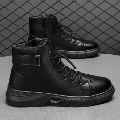 Botas de trabalho masculinas pretas em couro, resistentes e seguras, perfeitas para ambientes exigentes.