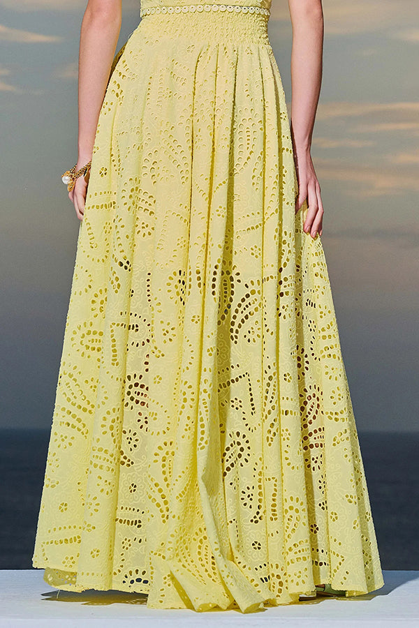 Look elegante de verão: conjunto feminino com saia midi e top bordado artesanalmente.