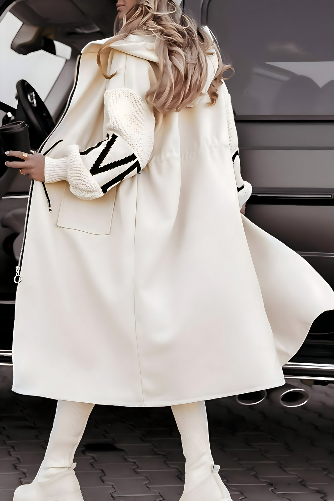Casaco comprido de tricô feminino com capuz e mangas longas, moda inverno e look casual.