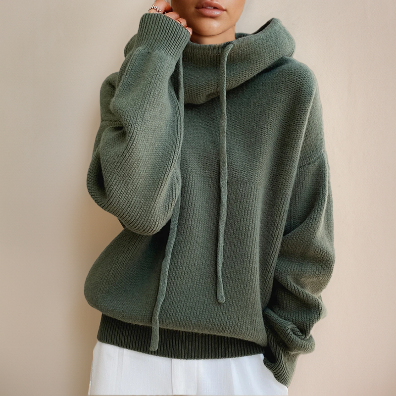 Suéter feminino elegante de gola alta em malha macia, ideal para o conforto e moda casual de inverno.