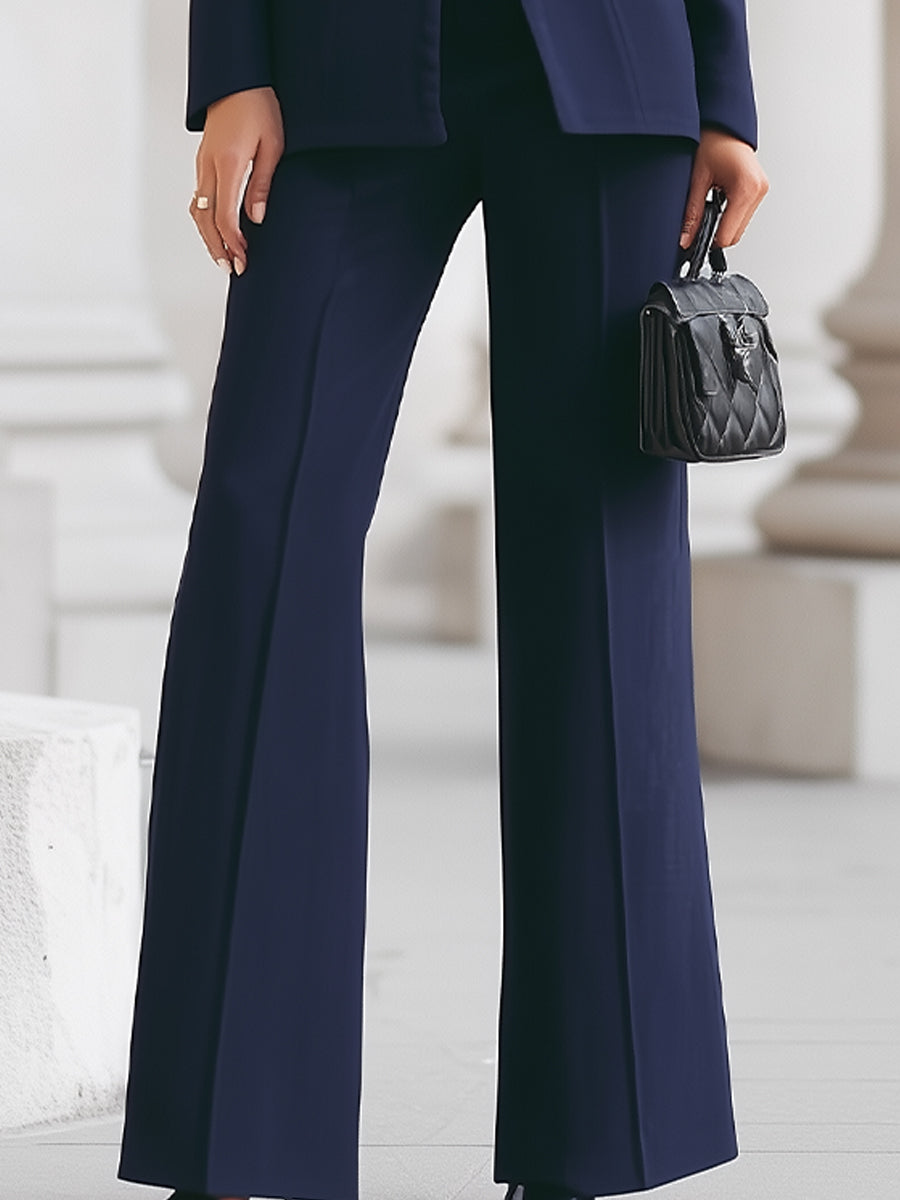 Homem em fato masculino slim fit para negócios. Estilo elegante e formal para reuniões e dia a dia no escritório.