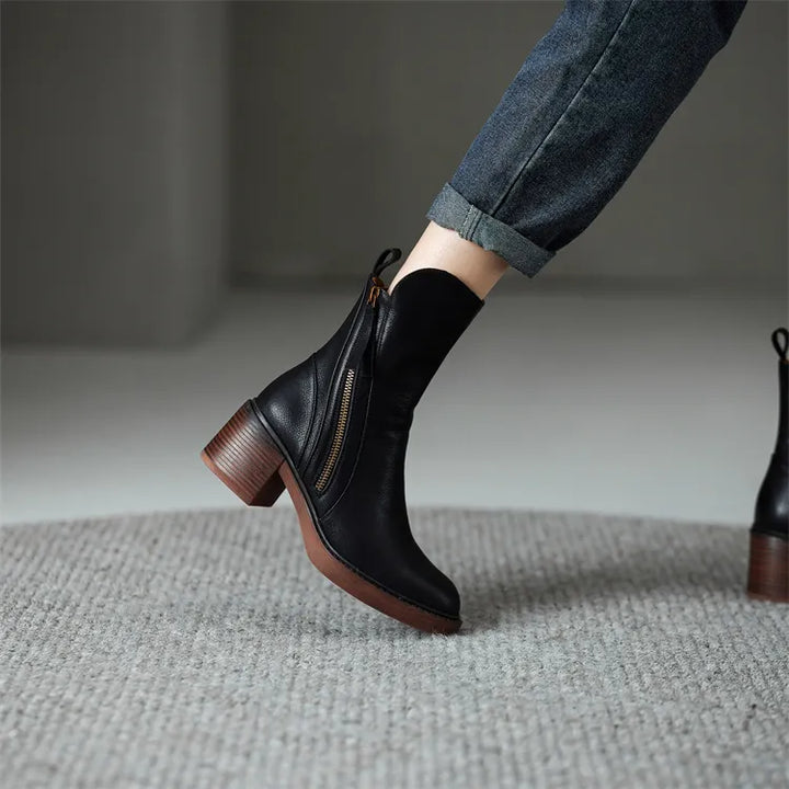 Botas femininas de cano médio, com estilo e versatilidade para a moda do dia a dia.