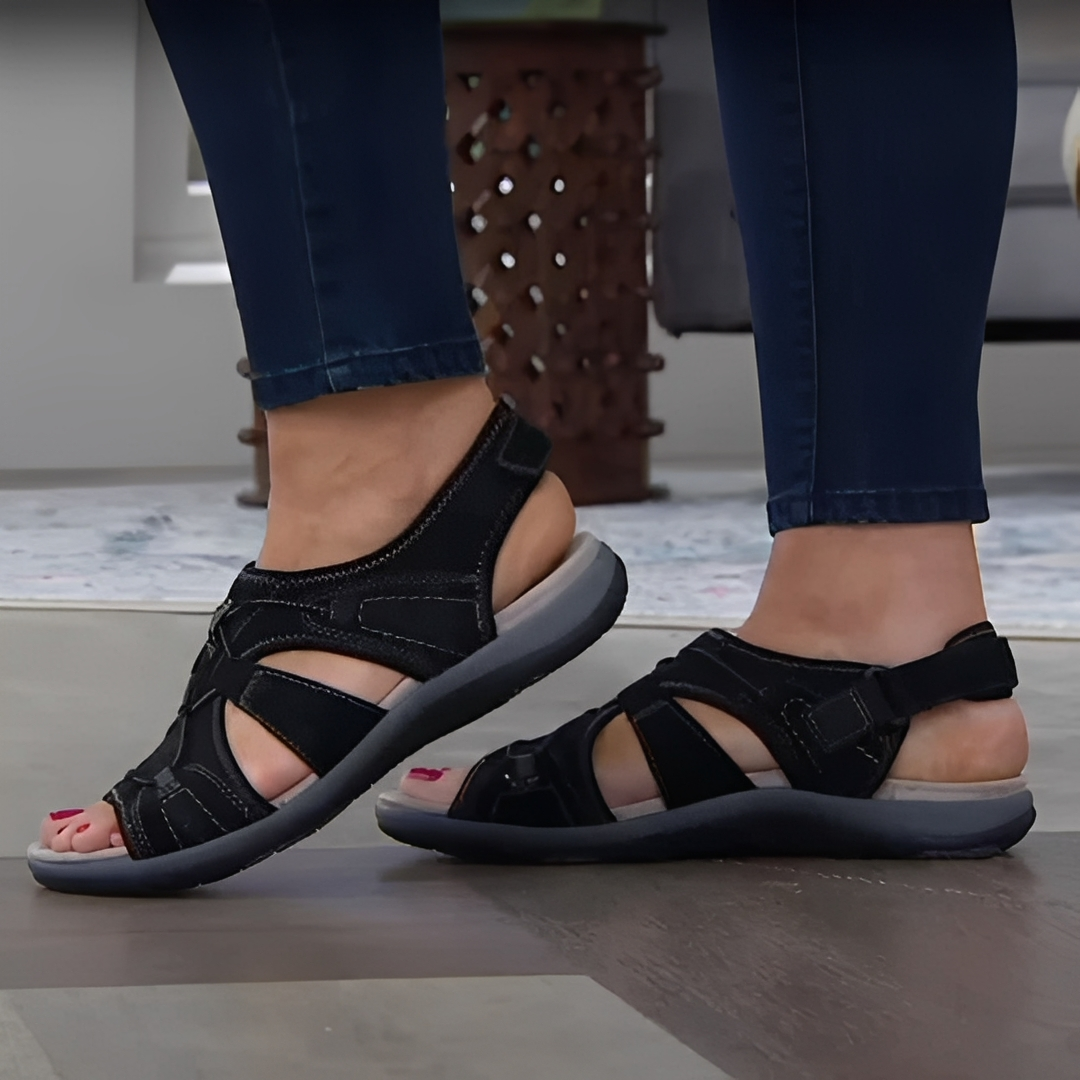 Sandálias de verão femininas elegantes, com design moderno. Calçado versátil que une moda e conforto para mulher.