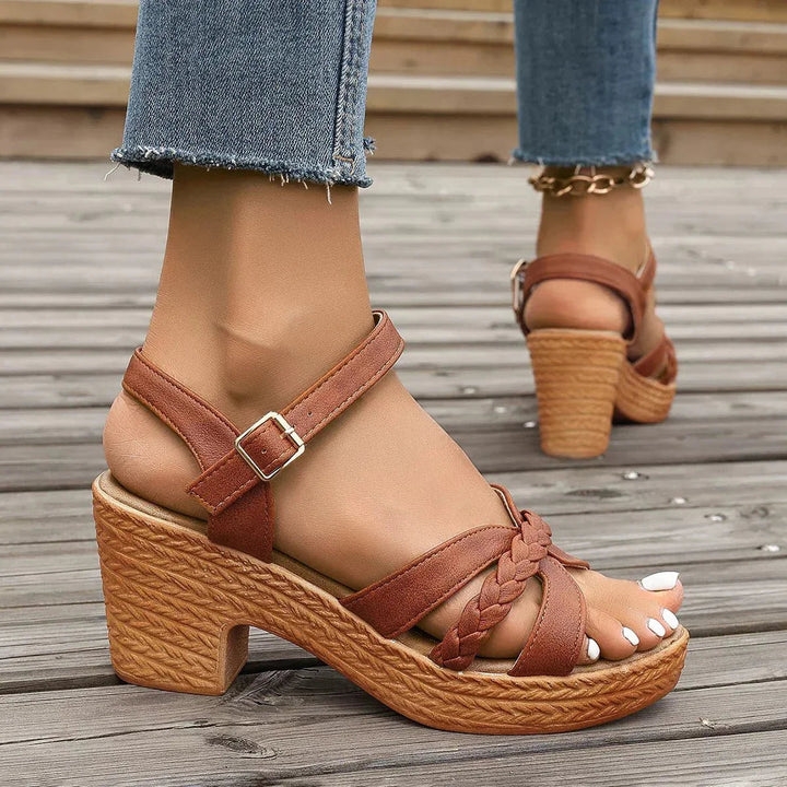 Moda e conforto: sandálias femininas com suporte de arco para saúde dos pés, ideais para o verão.