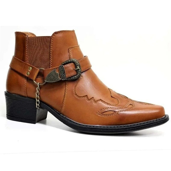 Par de botas cowboy femininas elegantes com detalhes de fivela e corrente, ideais para um estilo urbano outono/inverno.