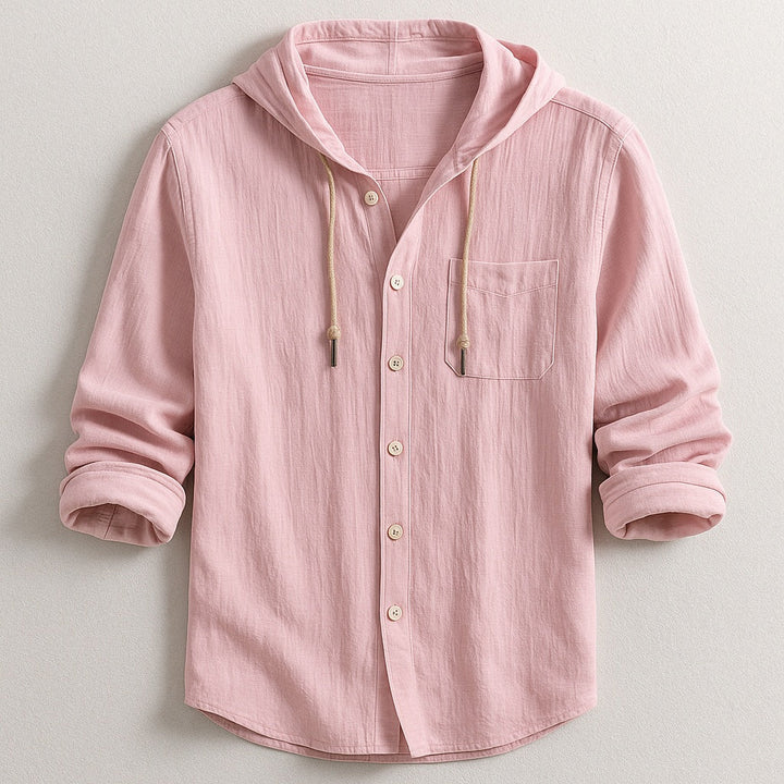 Homem usando camisa casual de algodão e linho com capuz, manga comprida, tecido respirável, conforto diário.