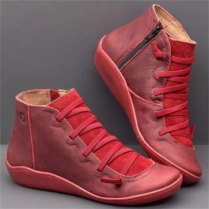 Detalhe da sola antiderrapante e interior acolchoado das botas femininas pretas para conforto e segurança no outono.
