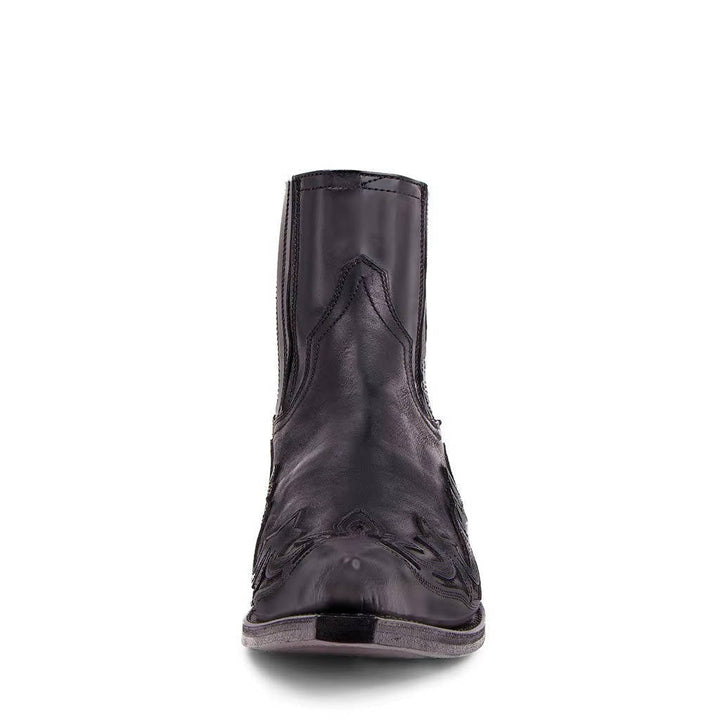 Calçado feminino: bota de couro preta cano curto, estilo vaqueira, perfeita para combinar looks de outono.