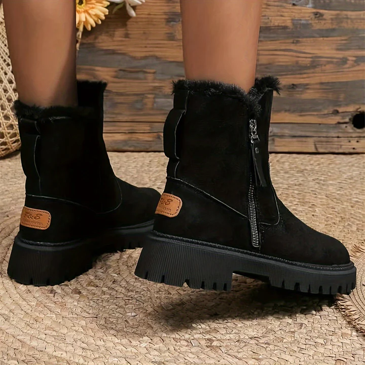 Botas femininas Amália bege para o inverno, combinando conforto superior e estilo sofisticado. Calçado feminino quente.