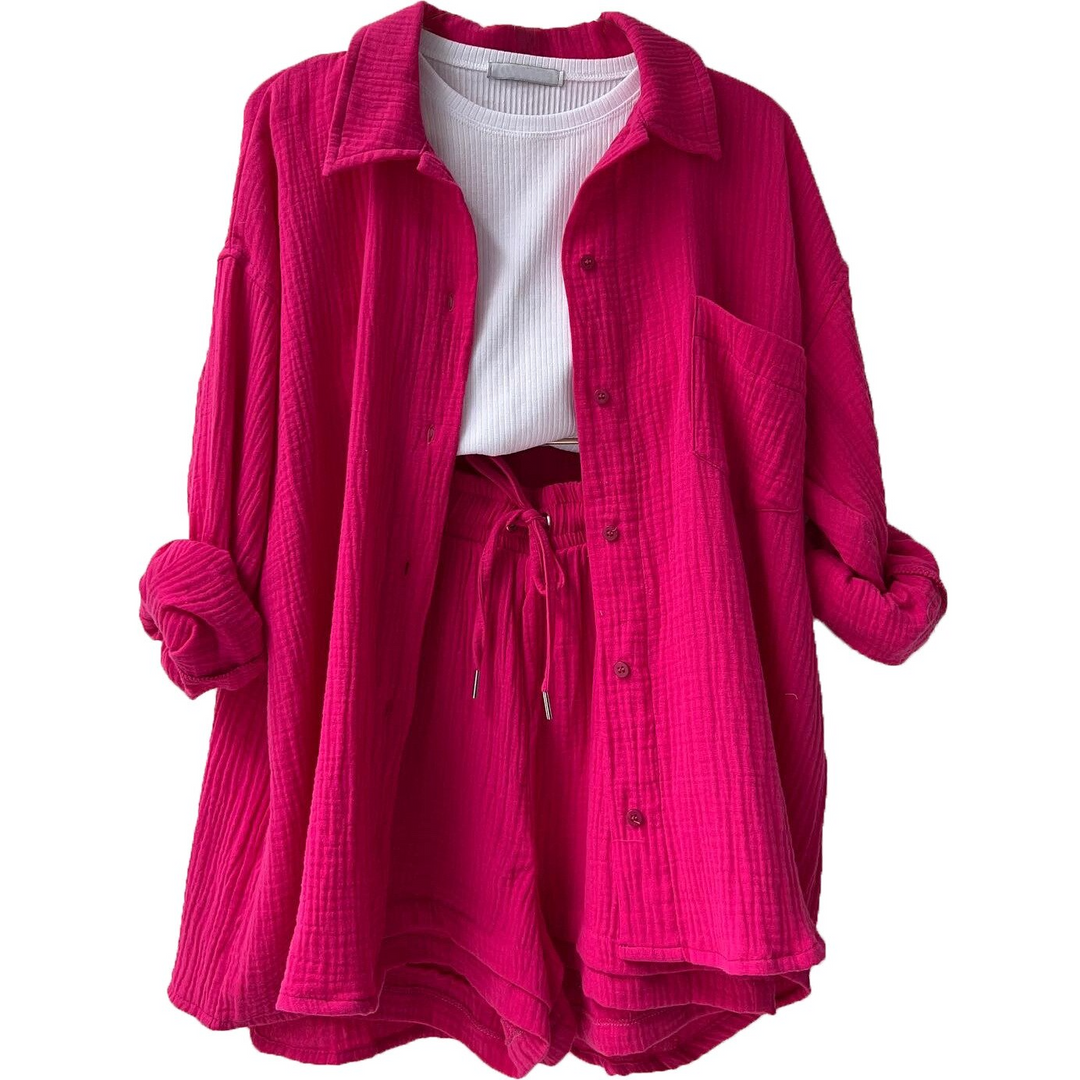 Conjunto feminino versátil: top e shorts, ideal para o verão. Conforto e estilo descontraído garantidos.