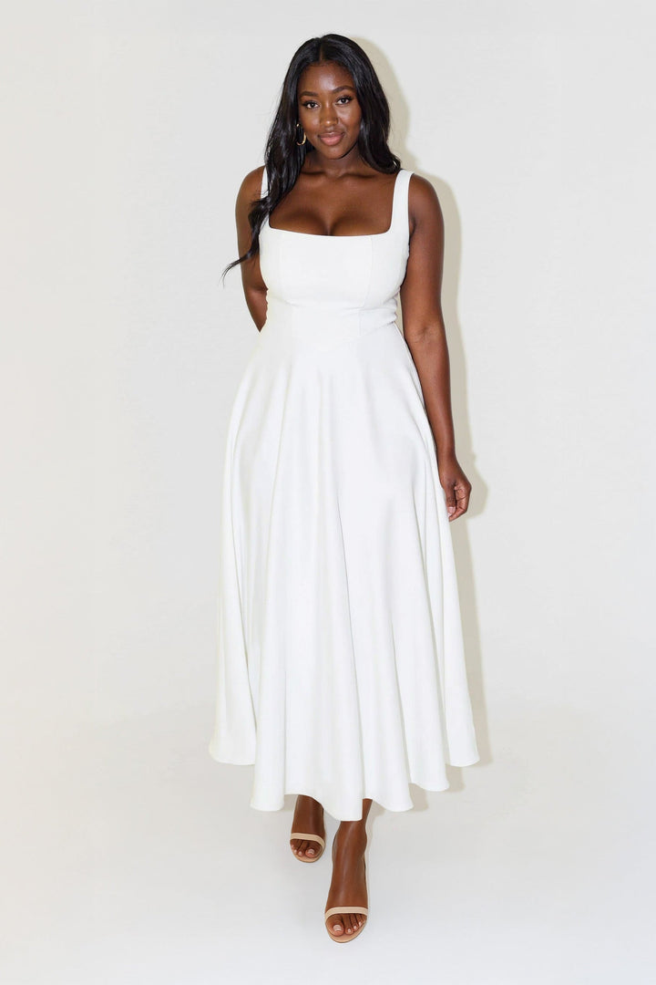 Vestido midi feminino elegante decote quadrado. Conforto e versatilidade para a mulher moderna.